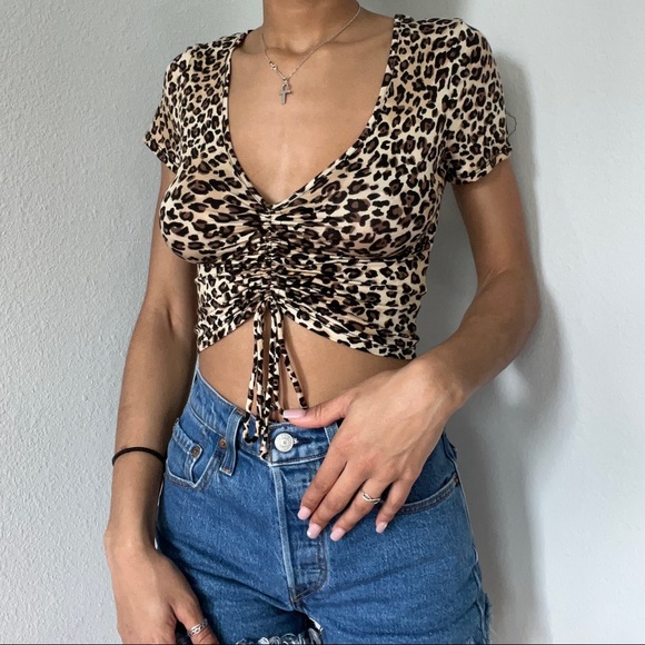 Leopard Rushed Croptop - Picture 3 of 5
